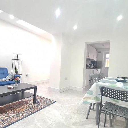 Cosy Single Room In Manor Park Лондон Экстерьер фото
